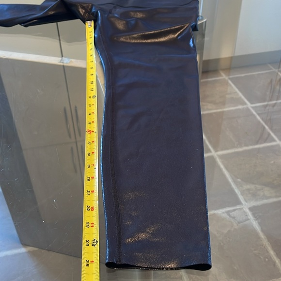 Knix,High Rise Contour Waist,faux leather leggings,nylon& 40% spandex. As new. - Picture 5 of 7